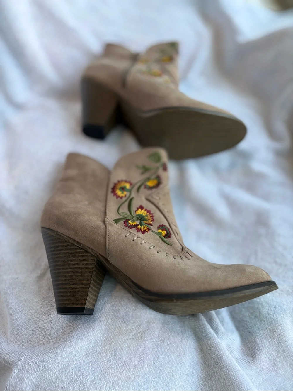 Embroidered Suede Ankle Boots - Taupe Zipper Size 9 low heel